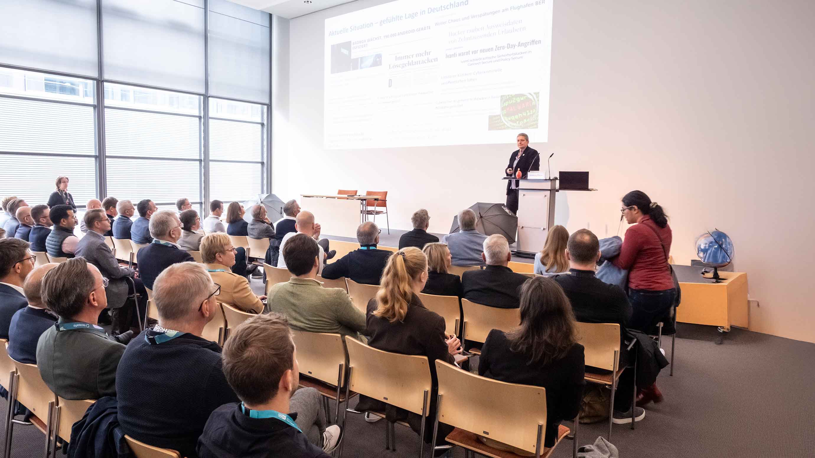 Speaker at the open forums of the it-sa Expo&Congress in front of an audience